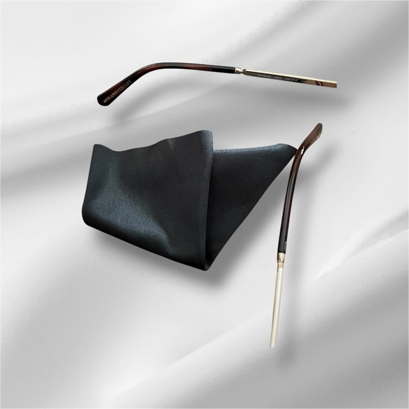 Guess Aviator 40th Anniversary Sunglasses NWOT Hardshell Case - Picture 7 of 7